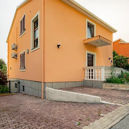 Brucker Apartment *
